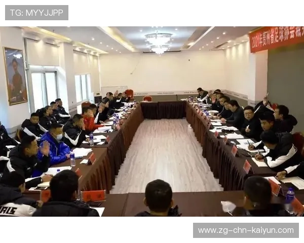 足球裁判在基层推广中开展线上线下结合的综合培训体系，足球裁判培训策划书